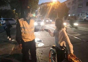 拾金不昧樹新風系列報道之——金橋市容項目隊員拾到手機交還失主