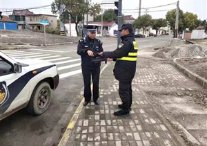 拾金不昧樹(shù)新風(fēng)系列報(bào)道 --長(zhǎng)興島項(xiàng)目拾到單肩包