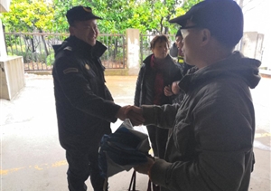 宗保隊員勇救落水女子 傳播正能量 ——三林項目隊員勇救落水女子