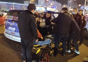 樂于助人系列報(bào)道，救助路邊病人與協(xié)助游客找到愛車