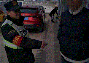 拒收賄賂樹正氣 堅持原則守廉潔 --金橋網(wǎng)格隊員拒收賄賂