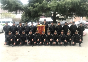 優(yōu)質(zhì)服務(wù)贏贊譽(yù) 真誠(chéng)感謝送錦旗 ——惠南市容項(xiàng)目收到錦旗