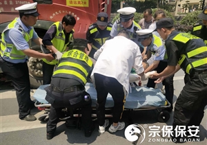 路遇交通事故，特保出手相助----閑林項(xiàng)目救助車(chē)禍傷者