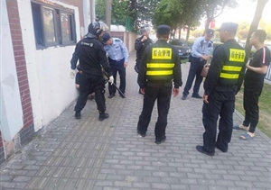 老太買刀揚(yáng)言要?dú)⑷?特保協(xié)助及時(shí)處理好 ——三林項(xiàng)目協(xié)助民警避