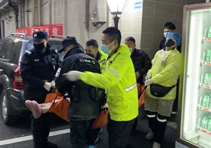 孕婦臨產(chǎn)被困  保安合力救援 ——浙江民泰駐南苑輔警項目積極救助