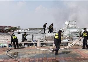 垃圾自然引發(fā)火災(zāi)  宗保保安全力滅火 ——公司駐兩港裝飾城項(xiàng)目隊(duì)
