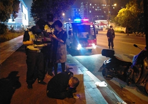 醉酒男子騎車(chē)摔倒  巡邏保安熱心救助 ——民泰公司駐閑林輔警項(xiàng)目