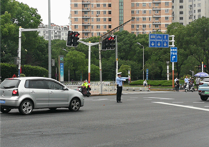 老人手寫感謝信  點(diǎn)贊輔警“好樣的” ——宗保公司駐莘莊梅隴交通