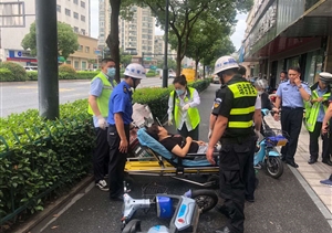 執(zhí)勤路遇交通事故  民泰保安幫助獲贊——民泰公司駐臨平市容項(xiàng)目