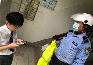 大雨無情人有情  護送回家顯溫情—閔行虹橋交通輔警項目隊員冒雨