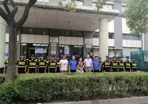 三林鎮(zhèn)楊思社區(qū)領(lǐng)導(dǎo)看望慰問宗保隊(duì)員