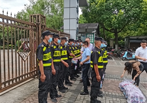 高橋鎮(zhèn)副鎮(zhèn)長一行慰問宗保隊(duì)員