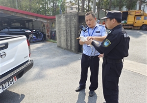 宗保隊(duì)員救助受傷的國家級保護(hù)動(dòng)物牛背鷺