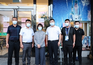 浦東新區(qū)退役軍人事務(wù)局領(lǐng)導(dǎo)看望慰問(wèn)宗保公司參與浦東機(jī)場(chǎng)防疫的