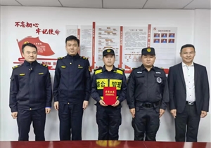 女孩玩水遇險(xiǎn)情 隊(duì)員勇救獲贊譽(yù)