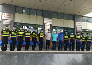 宗保公司多項(xiàng)目甲方領(lǐng)導(dǎo)慰問公司員工