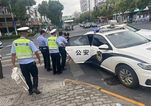 女子輕生欲跳河 隊(duì)員急救脫險(xiǎn)情—宗保公司駐歙縣項(xiàng)目隊(duì)員救下欲跳