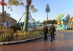 不懼風(fēng)險(xiǎn)勇?lián)?dāng) 堅(jiān)守崗位保平安—宗保公司駐南京歡樂谷項(xiàng)目戰(zhàn)“疫