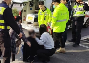 男士低血糖暈倒在地 員工救助及時(shí)脫離險(xiǎn)情——浙江民泰公司員工救