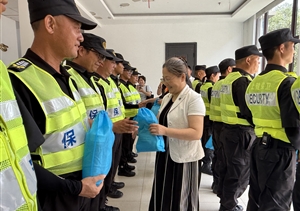 宗保公司員工受到甲方單位領導看望慰問